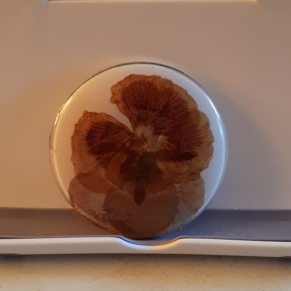 Vintage 1970's Pressed Pansy Brooch - Picture 5 of 5